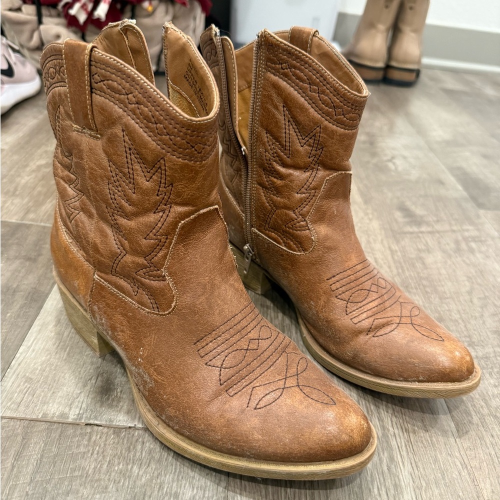 Coconuts by Matisse Pistol Cowboy Bootie